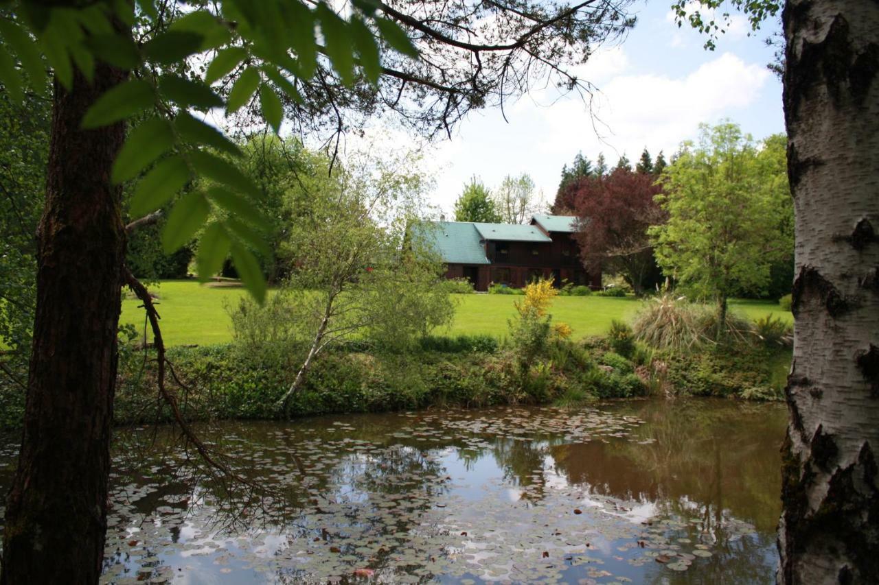 Spruce Lake Sauviat-sur-Vige Bagian luar foto