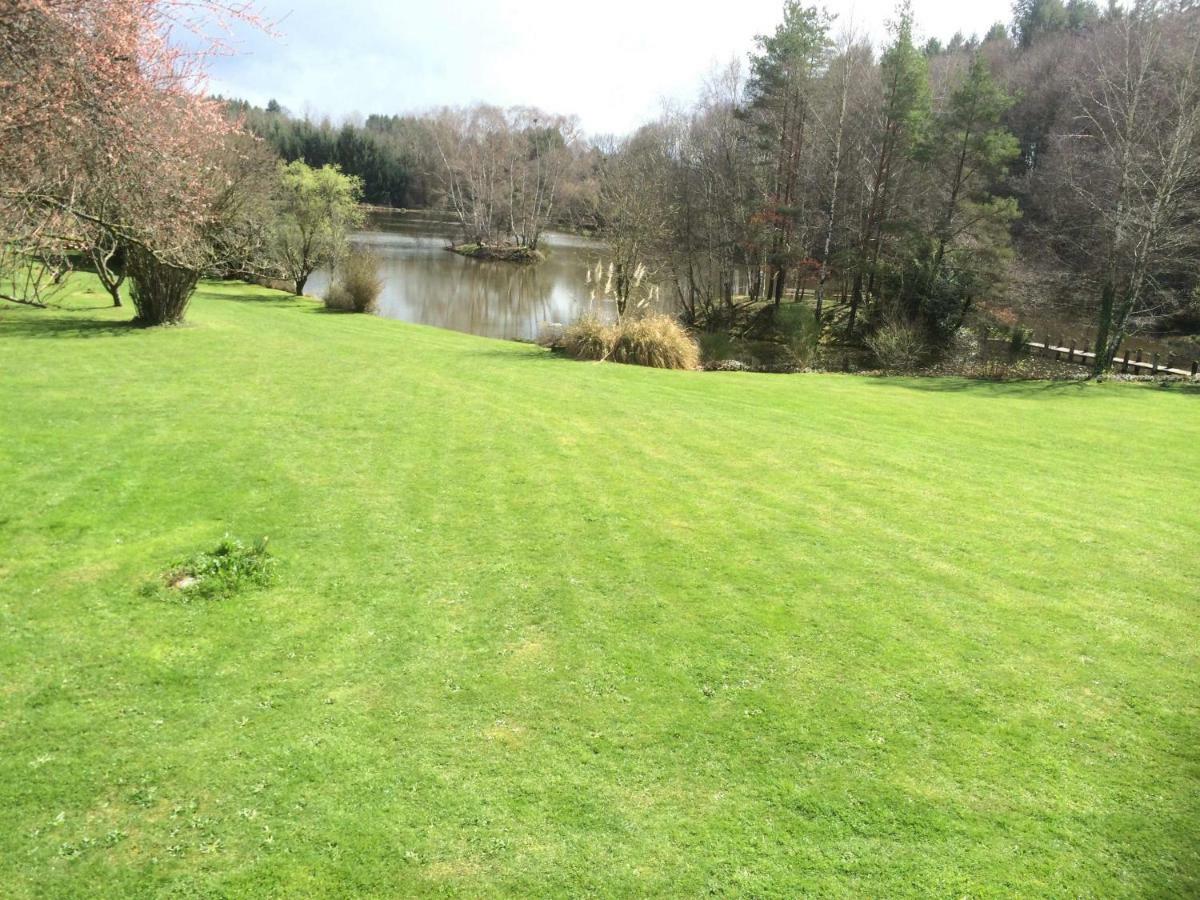Spruce Lake Sauviat-sur-Vige Bagian luar foto
