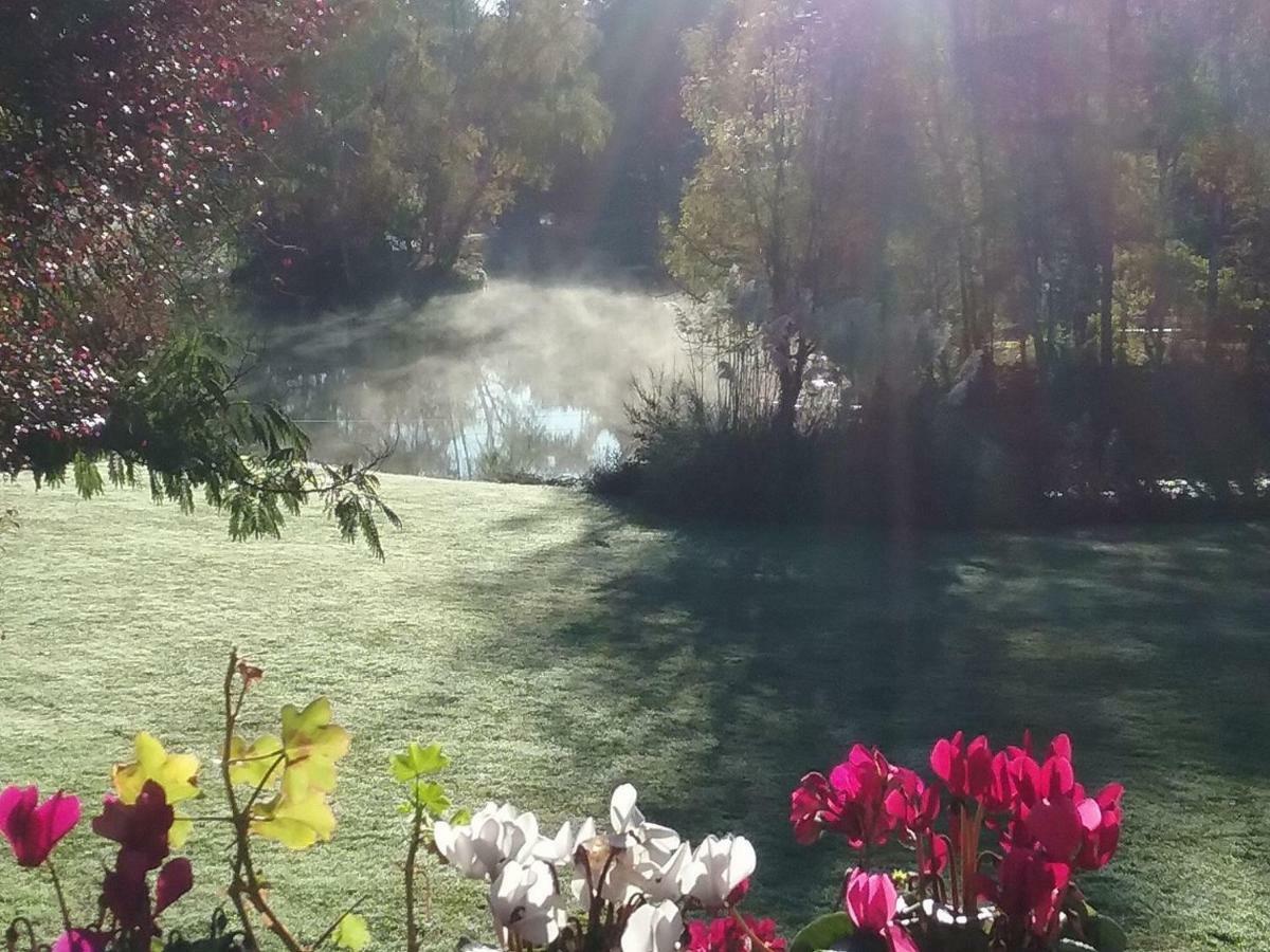 Spruce Lake Sauviat-sur-Vige Bagian luar foto
