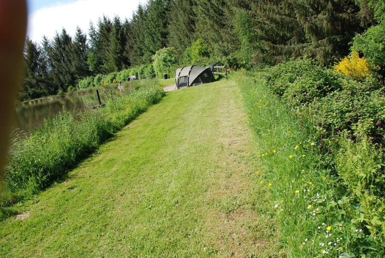 Spruce Lake Sauviat-sur-Vige Bagian luar foto