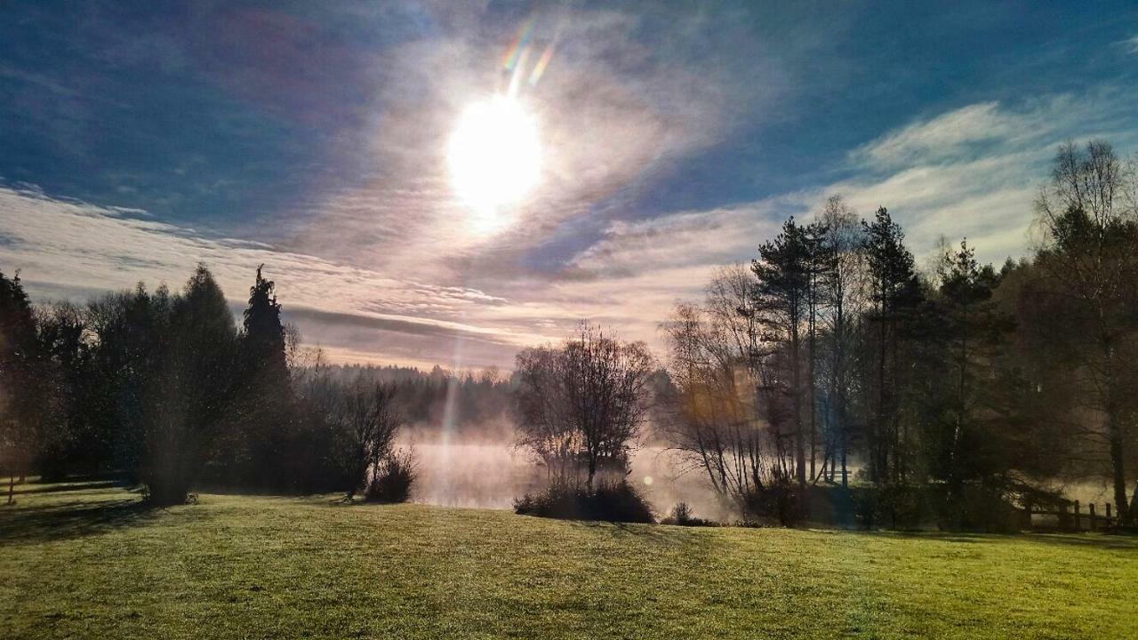 Spruce Lake Sauviat-sur-Vige Bagian luar foto